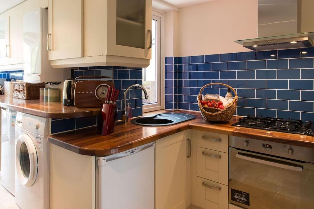 Meddlars A Historic Cottage On The Countryside Edge Of A Vibrant Market Town Hadleigh  エクステリア 写真